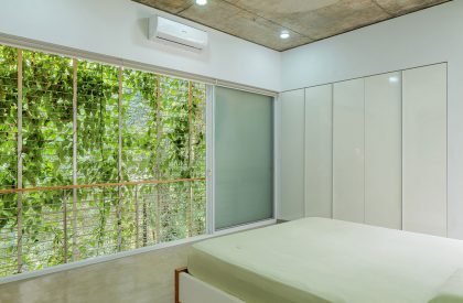 The Hunkered House | LIJO.RENY.architects