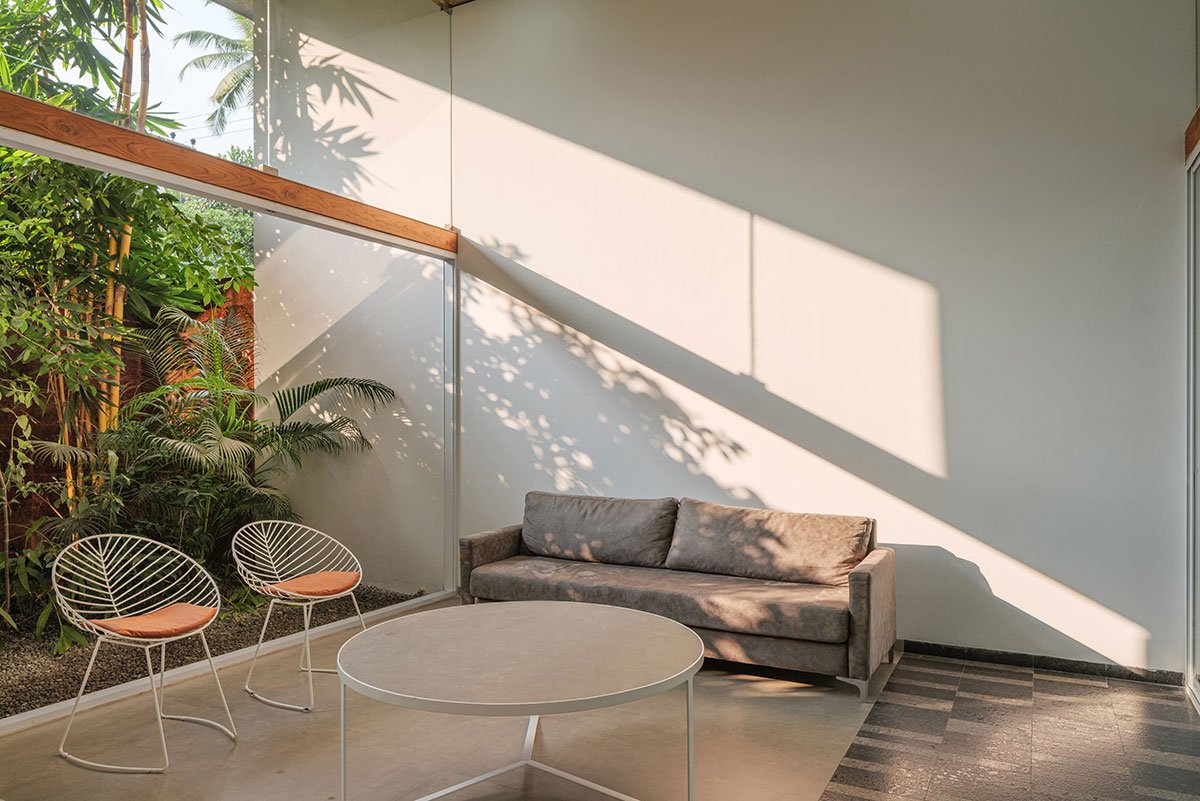 The Hunkered House | LIJO.RENY.architects