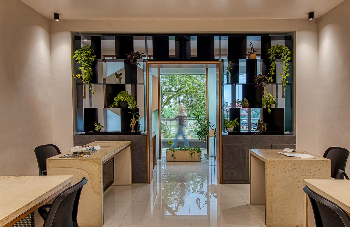 Office with Four Screens | ARPA Design + Dhulia Architecture Design Studio