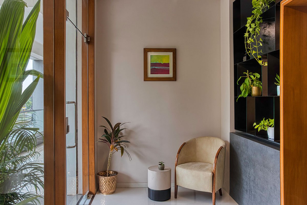 Office with Four Screens | ARPA Design + Dhulia Architecture Design Studio