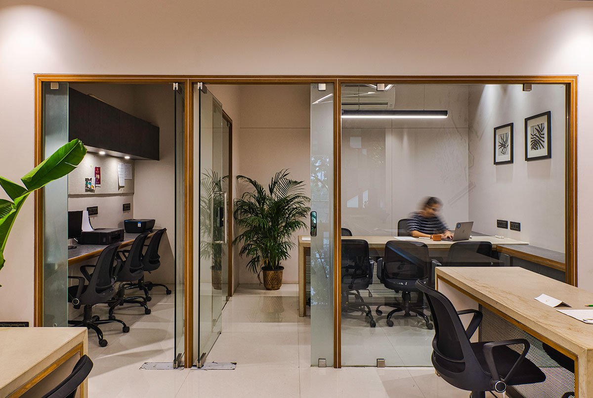Office with Four Screens | ARPA Design + Dhulia Architecture Design Studio