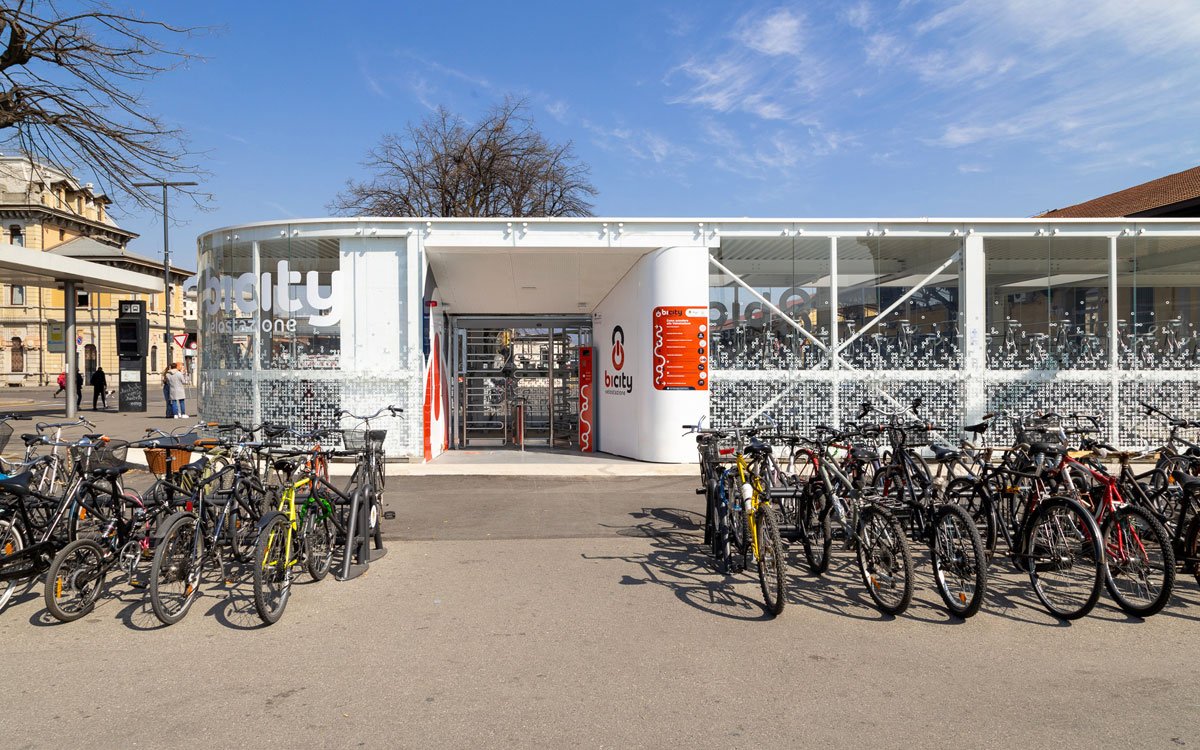 Glowing Bicycle station in Bergamo | Studio Capitanio Architetti