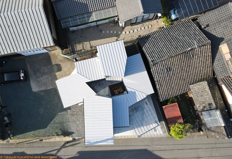 Courtyard House with Seven Rooms | Takayuki Kuzushima and Associates
