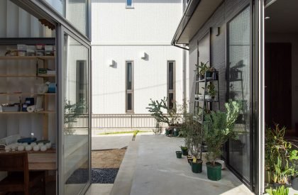 Atelier with Corridor | Takayuki Kuzushima and Associates