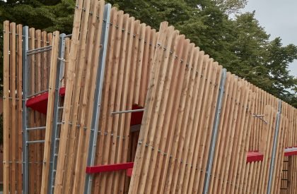 Installation OFF FENCE at the Biennale Architettura 2021 | SKULL studio + MOLO architekti