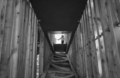 Installation OFF FENCE at the Biennale Architettura 2021 | SKULL studio + MOLO architekti