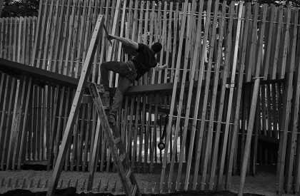 Installation OFF FENCE at the Biennale Architettura 2021 | SKULL studio + MOLO architekti