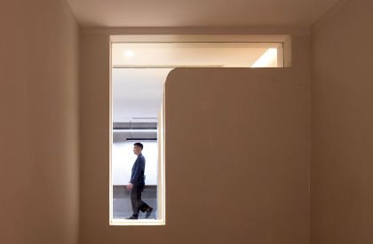Uplifting office | Takashi Niwa Architects