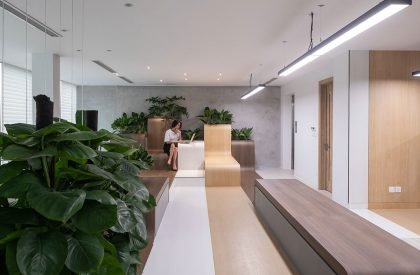 Uplifting office | Takashi Niwa Architects