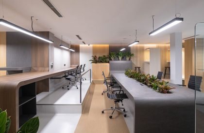 Uplifting office | Takashi Niwa Architects