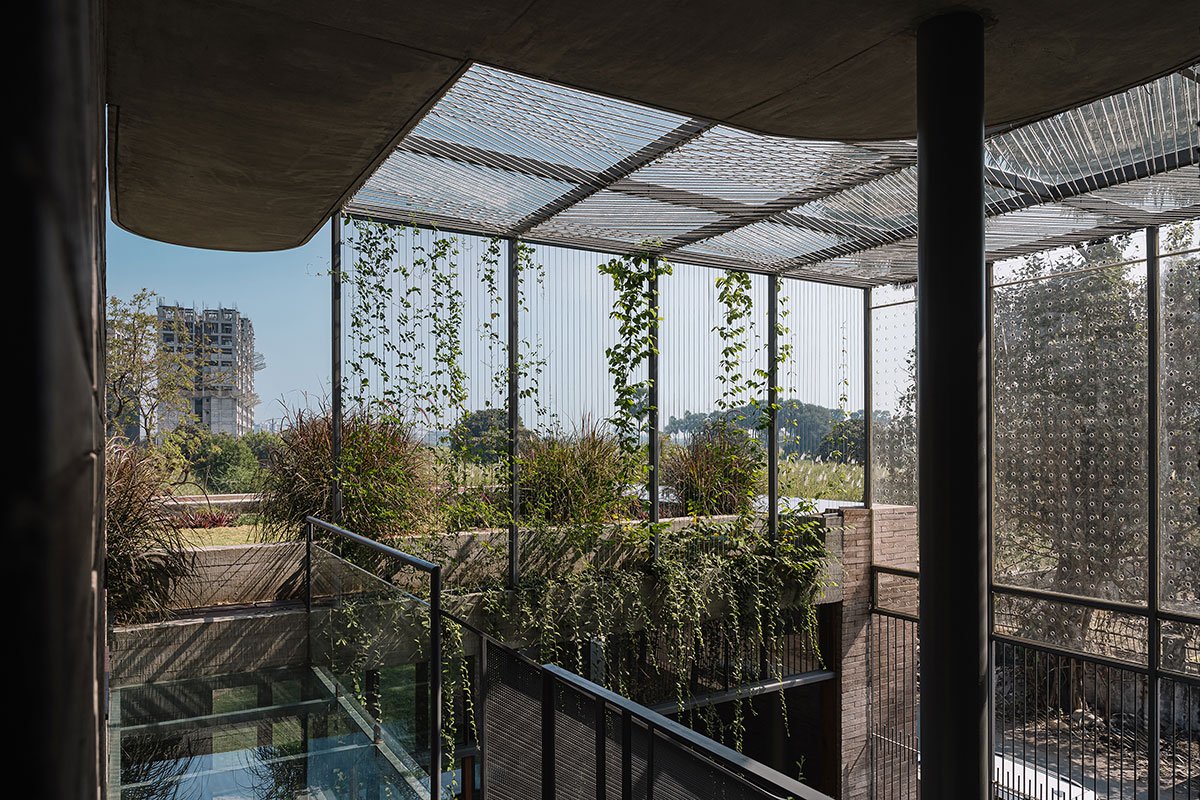 Jungalow 2 | Neogenesis + Studio261