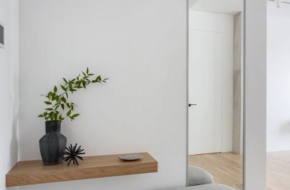 Minimalist apartment with a colour splash | Alexander Tischler