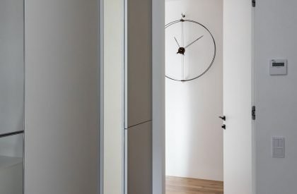 Minimalist apartment with a colour splash | Alexander Tischler