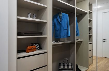 Minimalist apartment with a colour splash | Alexander Tischler