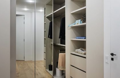Minimalist apartment with a colour splash | Alexander Tischler