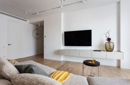 Minimalist apartment with a colour splash | Alexander Tischler
