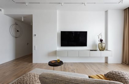 Minimalist apartment with a colour splash | Alexander Tischler