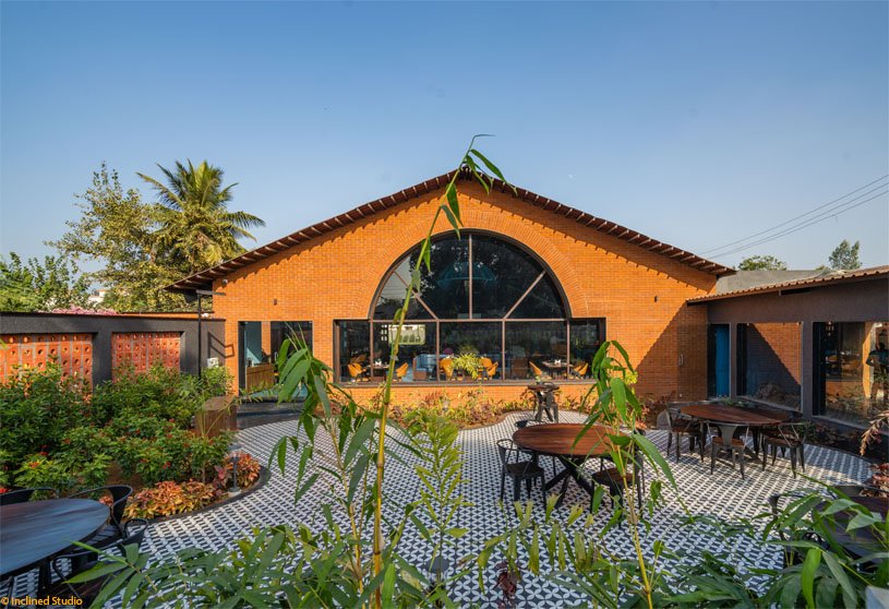 Retro Bistro Multi Cuisine Restaurant | Ace Associates