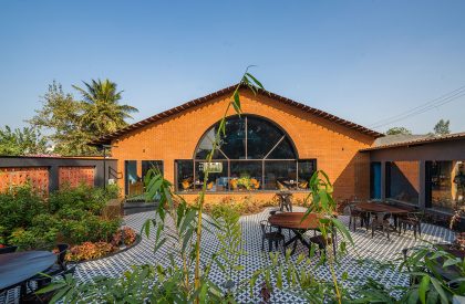 Retro Bistro Multi Cuisine Restaurant | Ace Associates