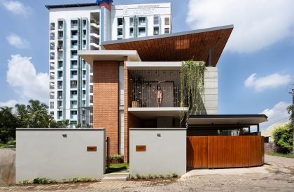 Carving a court of Quietude in a Bustling Cityscape | Mudbricks