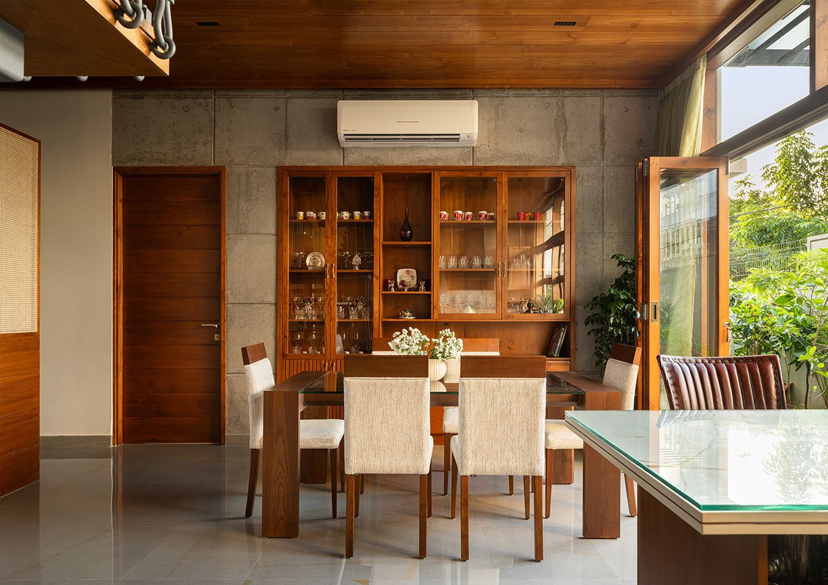 Carving a court of Quietude in a Bustling Cityscape | Mudbricks