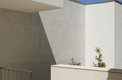 NR Pharmacy | Esquissos – Arquitectura e Consultoria