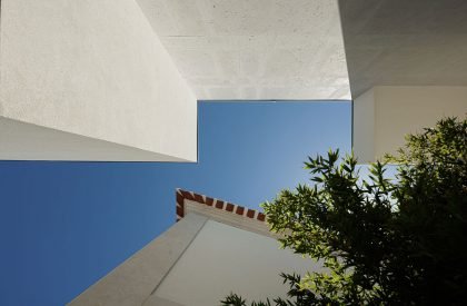 NR Pharmacy | Esquissos – Arquitectura e Consultoria
