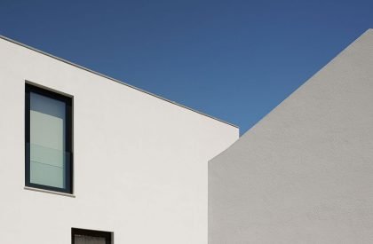 NR Pharmacy | Esquissos – Arquitectura e Consultoria