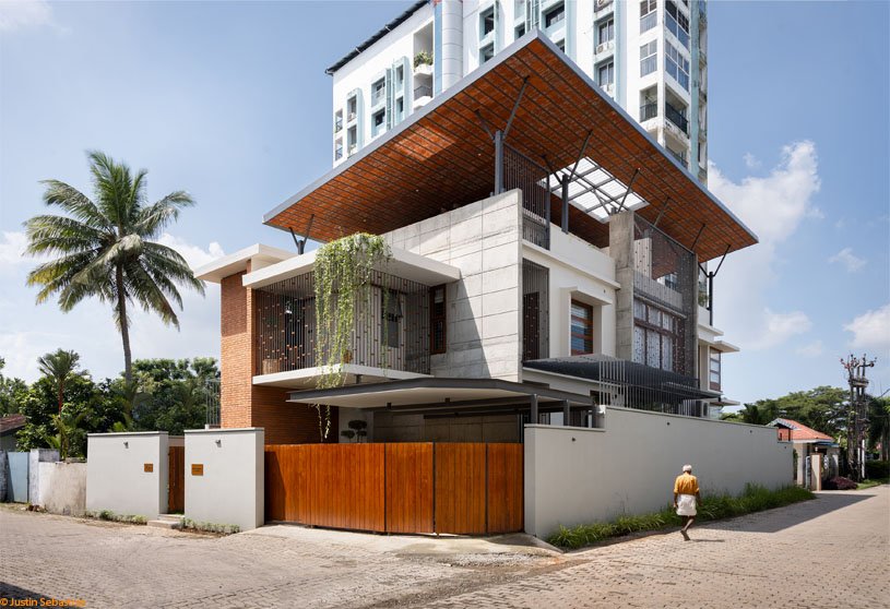 Carving a court of Quietude in a Bustling Cityscape | Mudbricks Architects