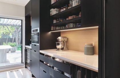 Dobie | Entre Quatre Murs