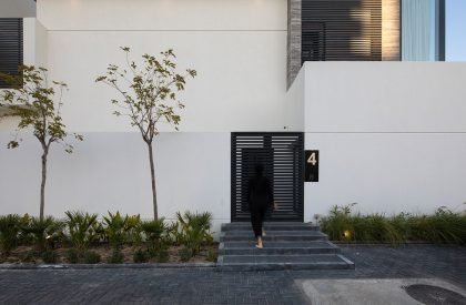 LUMO-7 | Studio Toggle