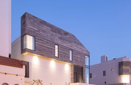 LUMO-7 | Studio Toggle