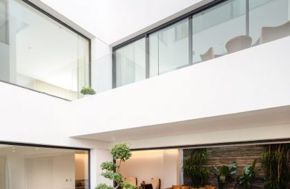 LUMO-7 | Studio Toggle