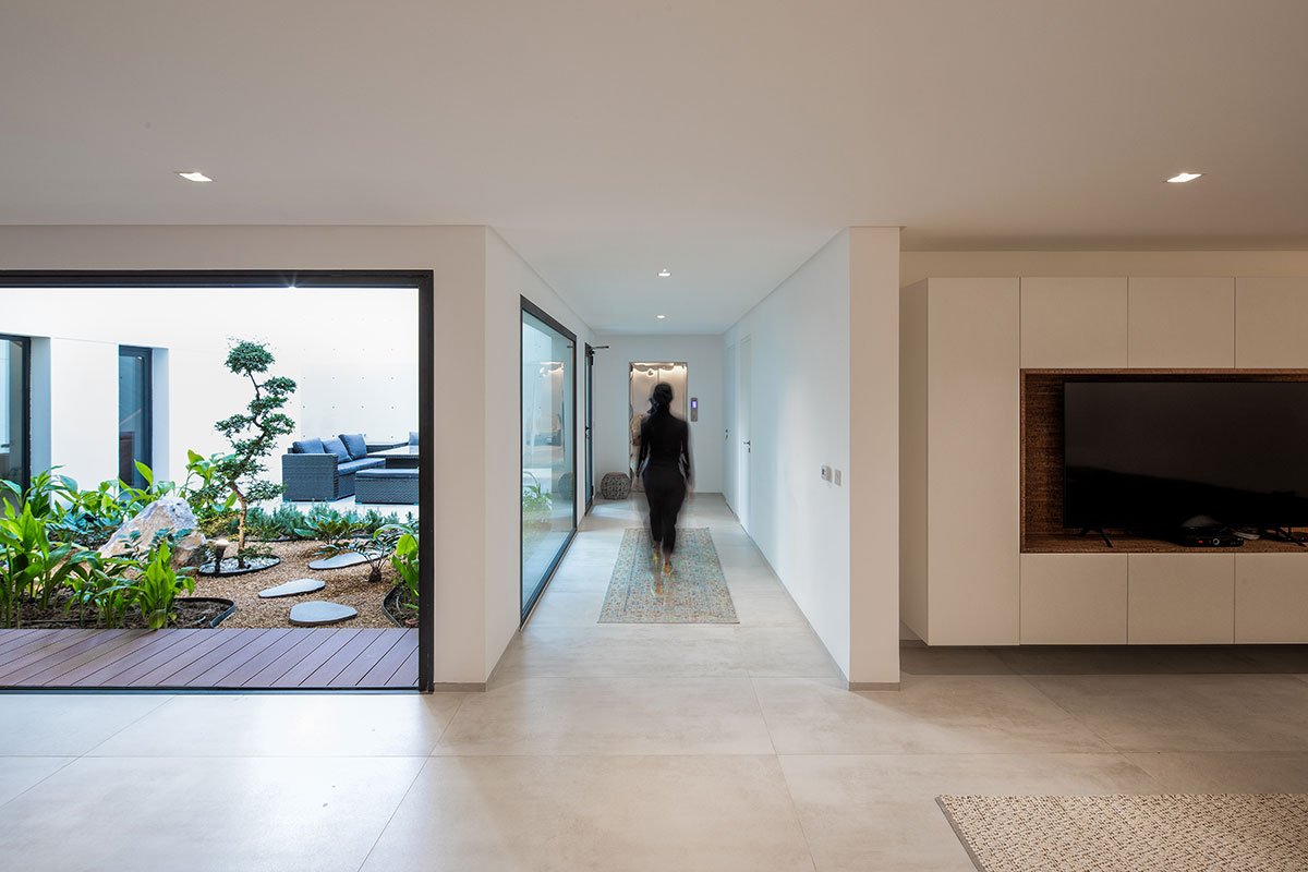 LUMO-7 | Studio Toggle