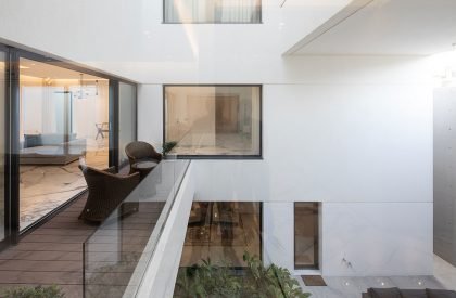 LUMO-7 | Studio Toggle