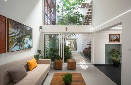 The Breathing Wall Residence | LIJO.RENY.architects