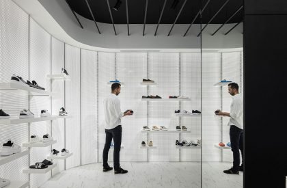 Walk With Me Store | REM’A