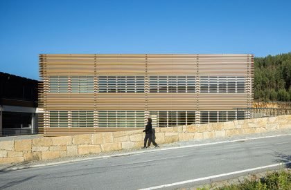 Oropol Industrial Unit | Em Paralelo