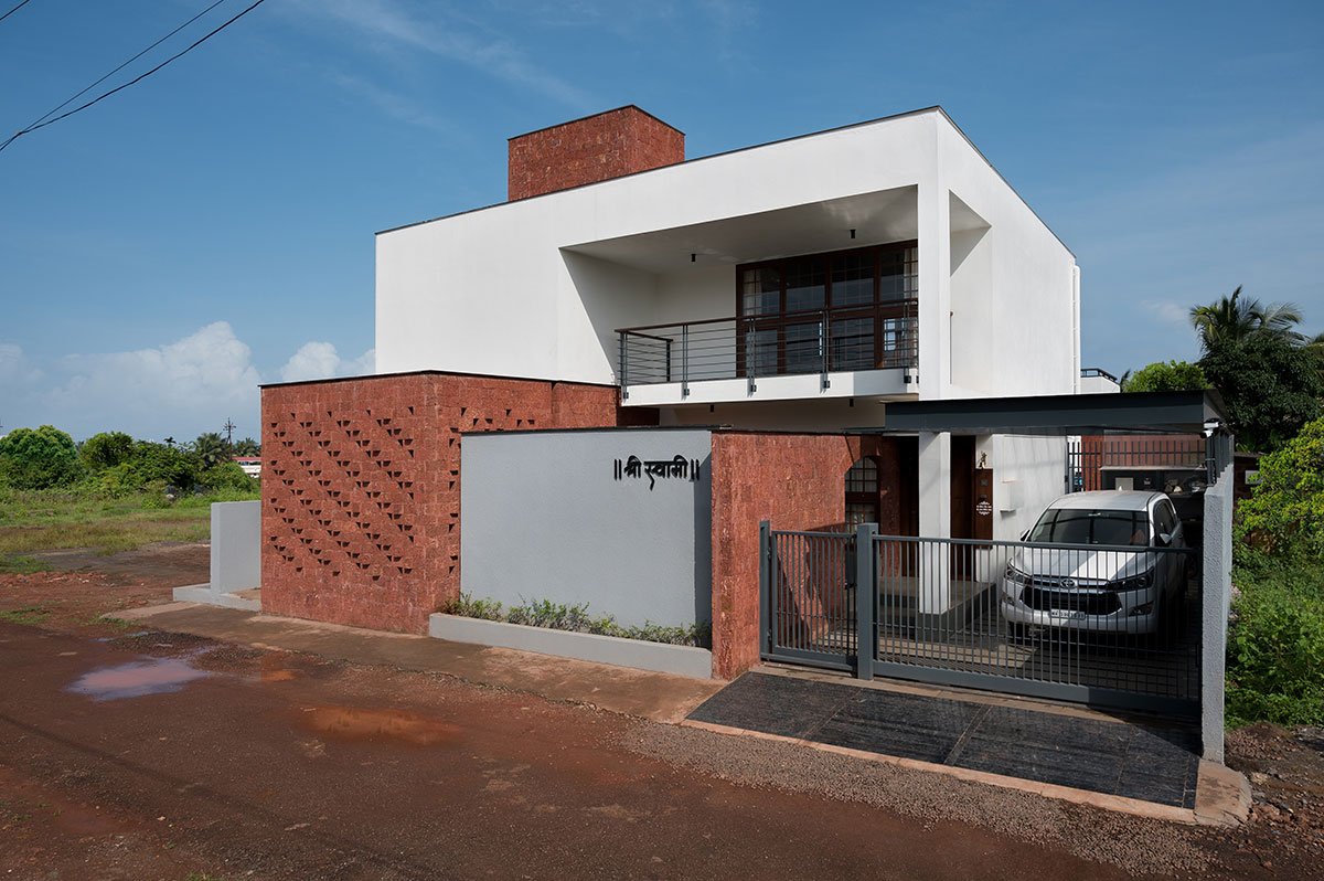 House with Hidden Gardens | Hrishikesh More Architects