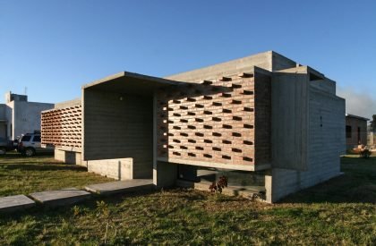 Suburban House | Besonias Almeida arquitectos
