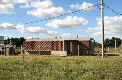 Suburban House | Besonias Almeida arquitectos