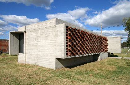 Suburban House | Besonias Almeida arquitectos