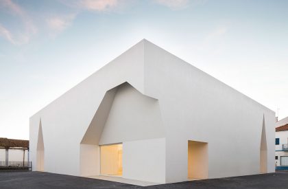 Meeting Centre in Grândola | Aires Mateus