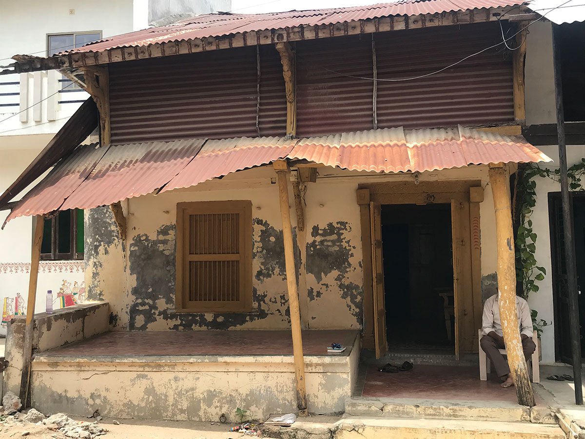 Apdu Gaam nu Ghar | Doro