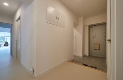 Hayama Apartment | Roovice