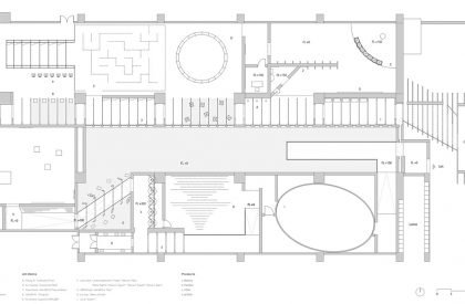 With a space of 1190 square meters, Yoshihiko Seki, the founder & director of KiKi ARCHi internalized the changes between humans, electronic devices, and the environment, and turned them into their design logic for the exhibition space. Threaded together by the chronological milestones in technological advancement, the space design provided narration on how digital information across dimensions such as speed, scale, framework, and boundaries.