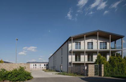 Apartment Building at the Foot of the Hill | Karnet architekti