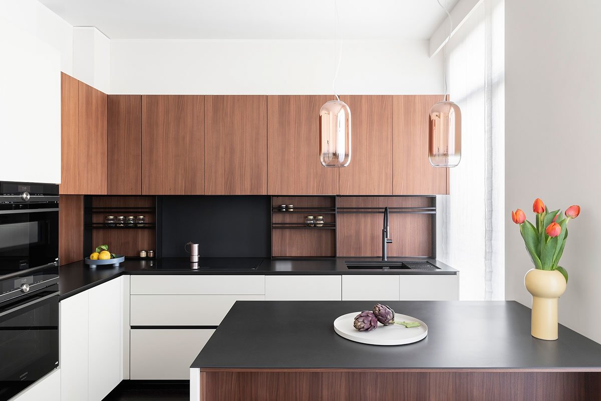 Walnut White | PLUS ULTRA