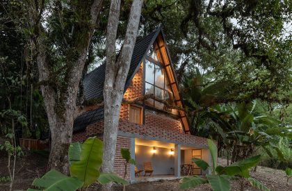 A Shelter in the Forest | Espacio & Luz Architects