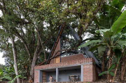 A Shelter in the Forest | Espacio & Luz Architects